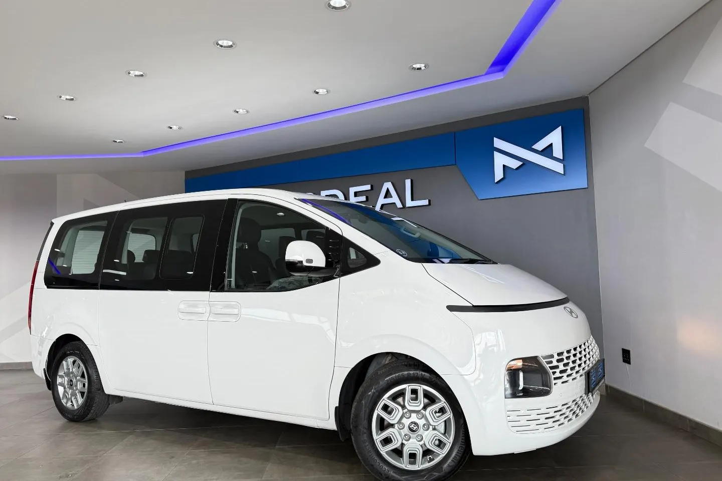 2025 Hyundai Staria 2.2D Executive 9-Seater, photo 7 of 11
