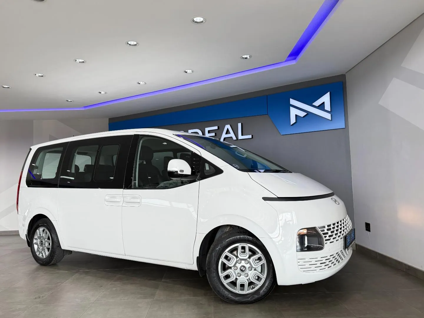 2025 Hyundai Staria 2.2D Executive 9-Seater, photo 7 of 26