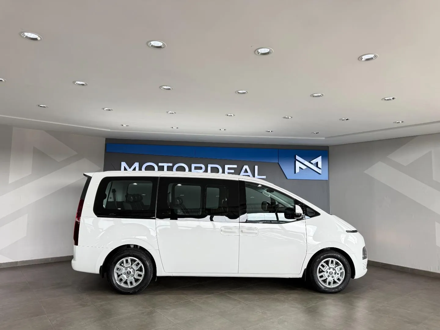2025 Hyundai Staria 2.2D Executive 9-Seater, photo 8 of 26