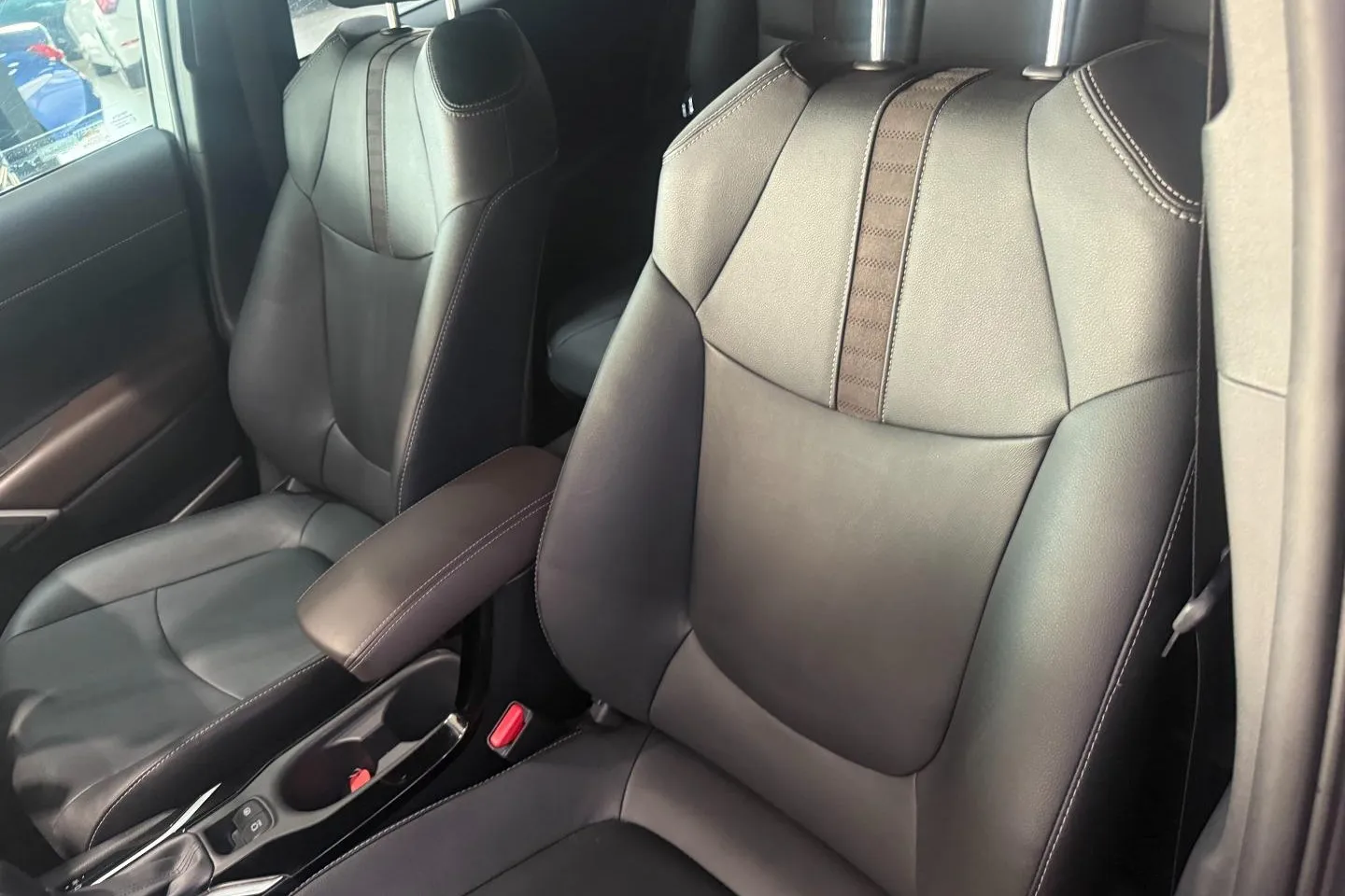 2025 Toyota Corolla Cross 1.8 XS, photo 14 of 27
