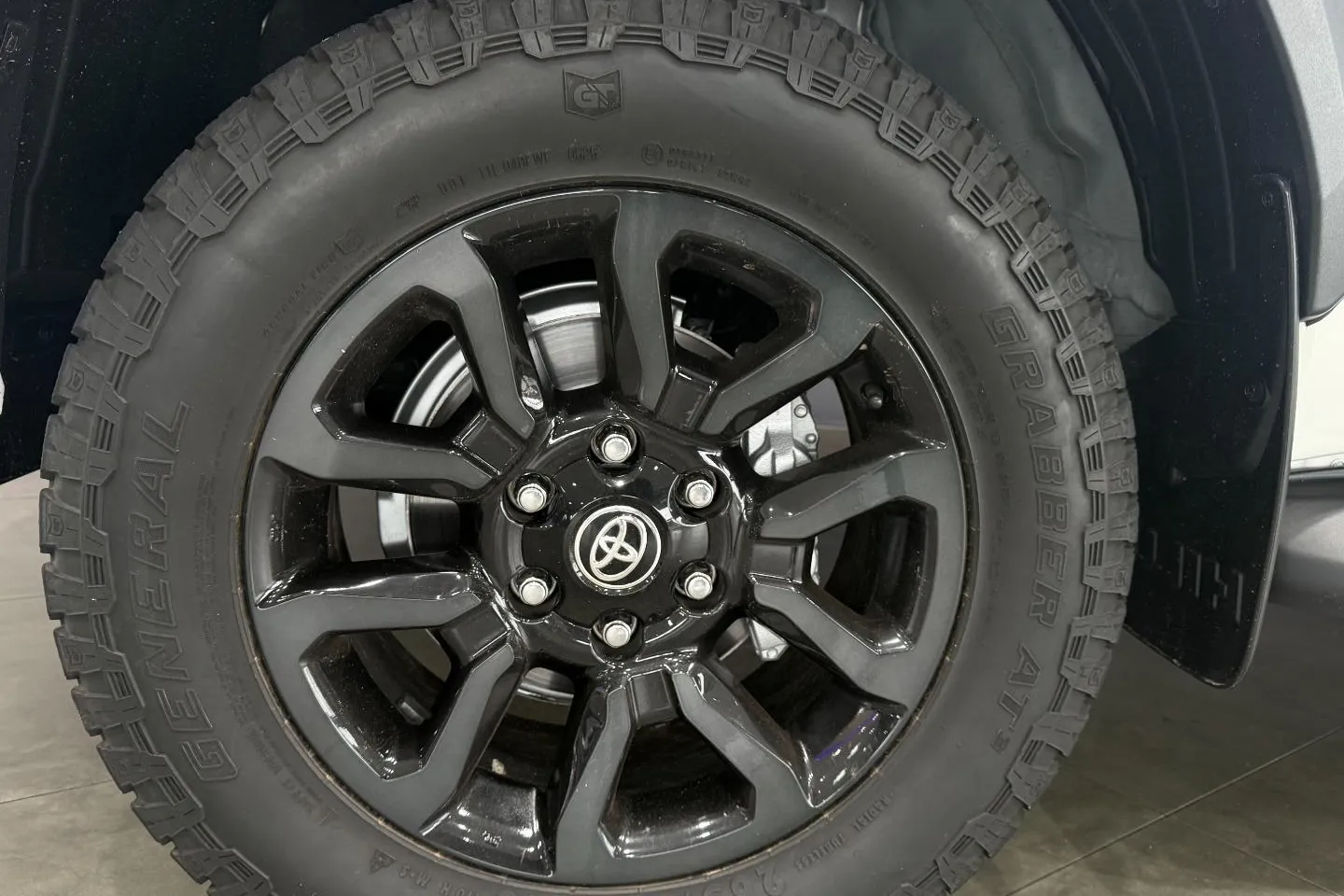 2025 Toyota Hilux 2.8GD-6 Double Cab Legend Auto, photo 18 of 30