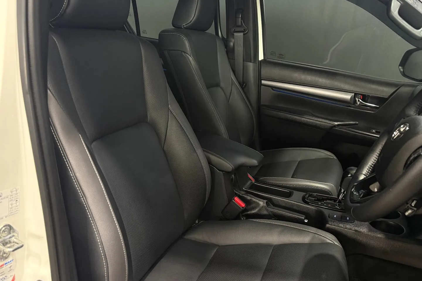 2025 Toyota Hilux 2.8GD-6 Double Cab Legend Auto, photo 20 of 30