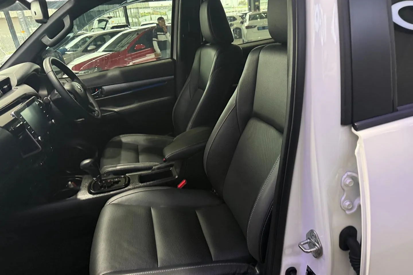 2025 Toyota Hilux 2.8GD-6 Double Cab Legend Auto, photo 21 of 30