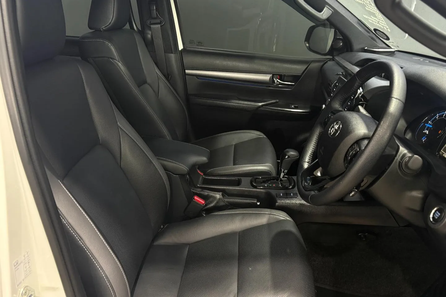 2025 Toyota Hilux 2.8GD-6 Double Cab Legend Auto, photo 22 of 30