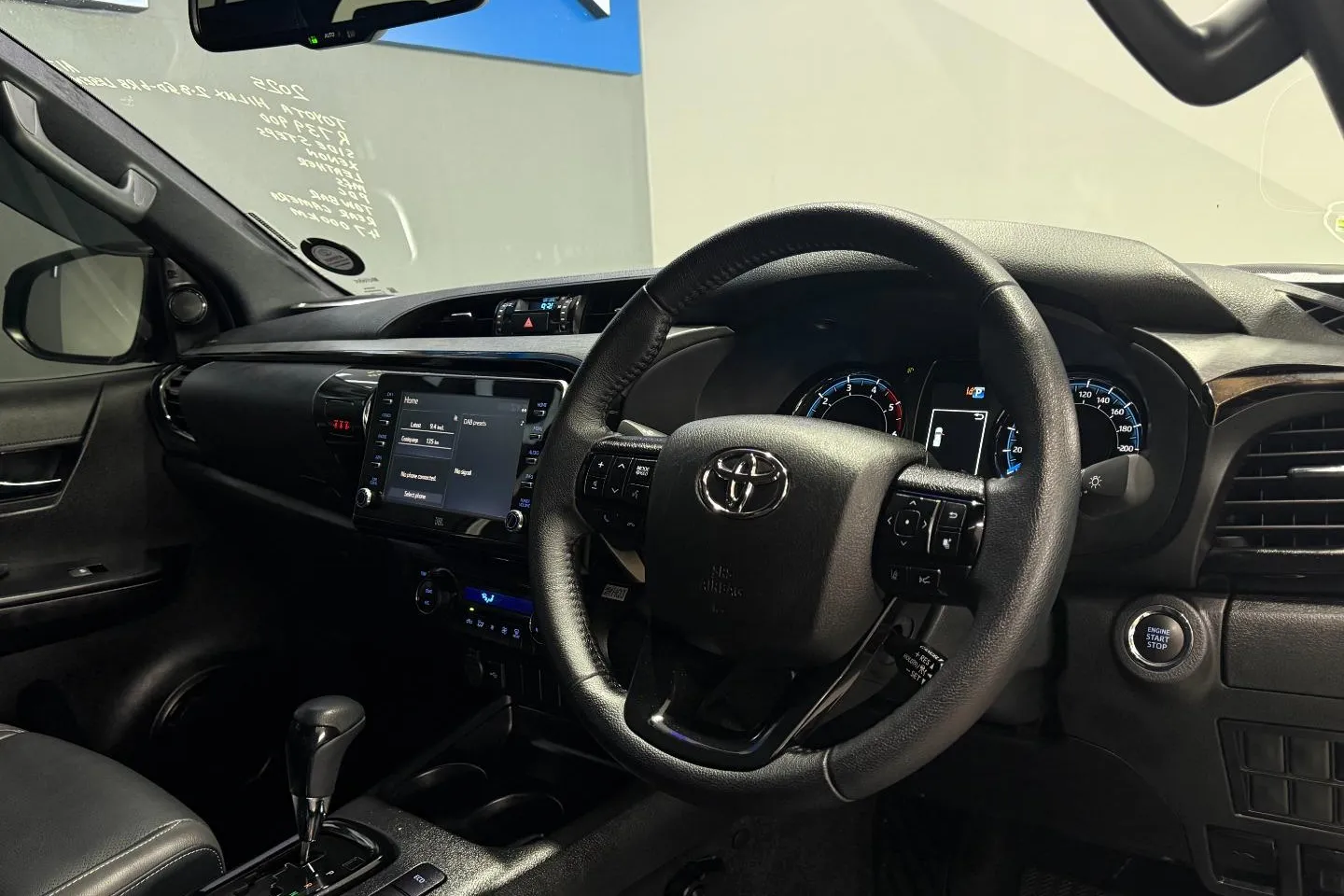 2025 Toyota Hilux 2.8GD-6 Double Cab Legend Auto, photo 24 of 30