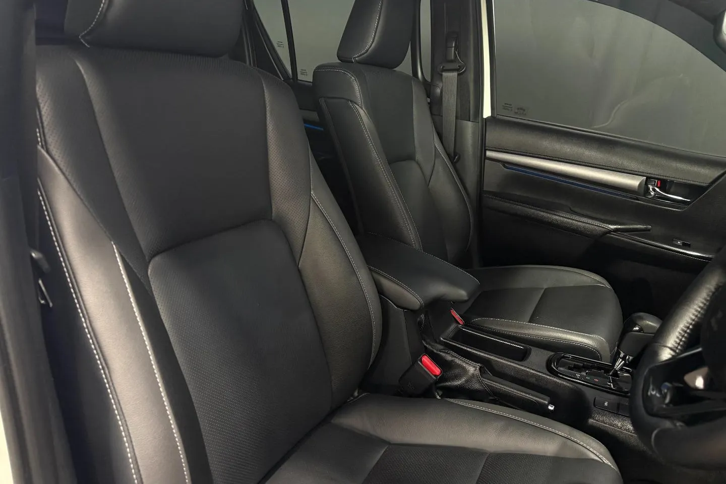 2025 Toyota Hilux 2.8GD-6 Double Cab Legend Auto, photo 27 of 30