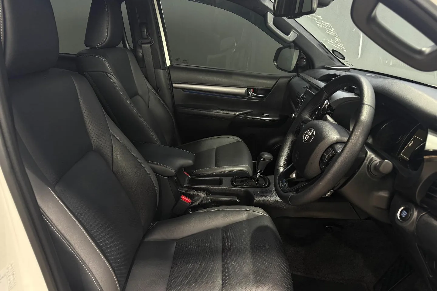 2025 Toyota Hilux 2.8GD-6 Double Cab Legend Auto, photo 29 of 30