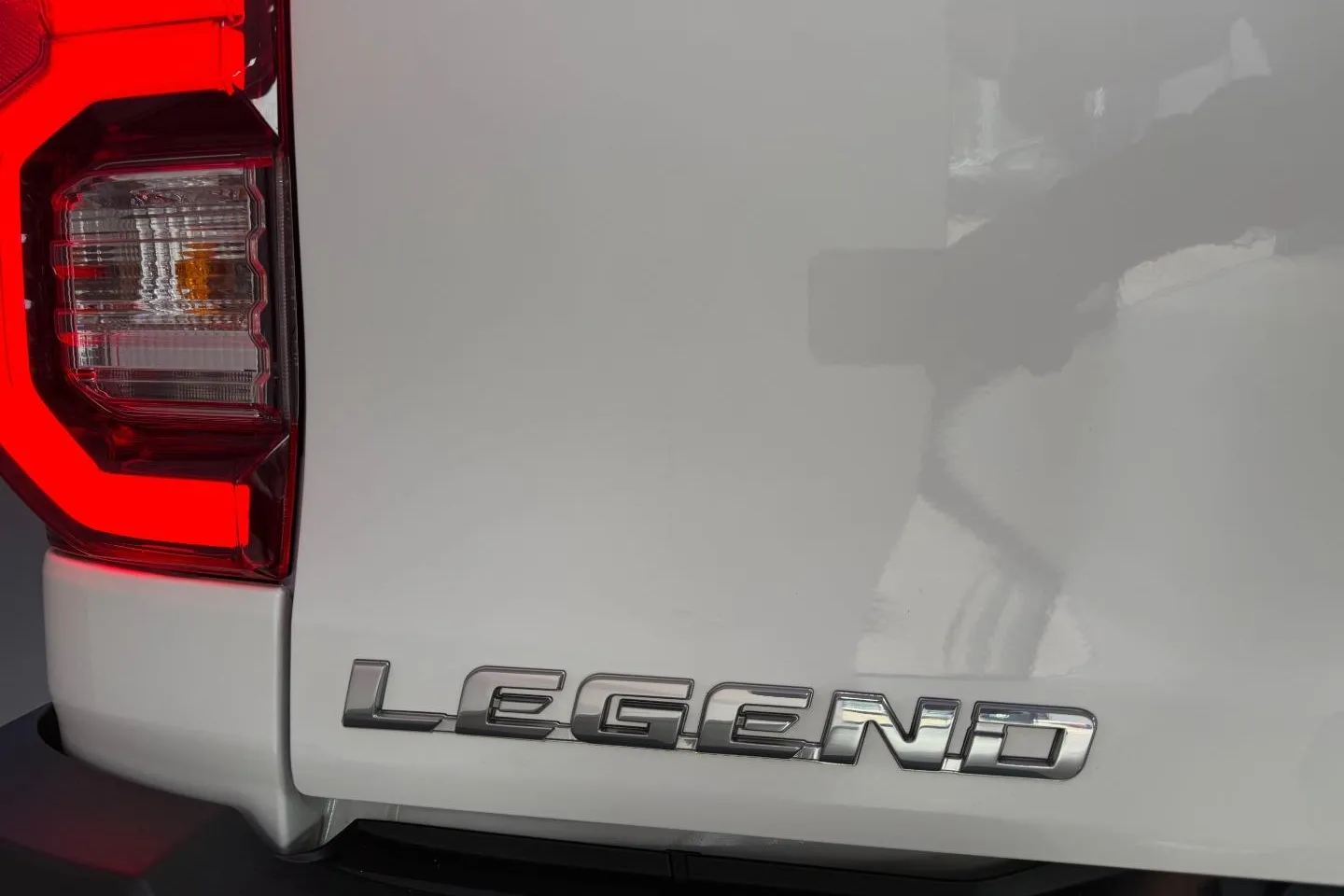 2025 Toyota Hilux 2.8GD-6 Double Cab Legend Auto, photo 8 of 12