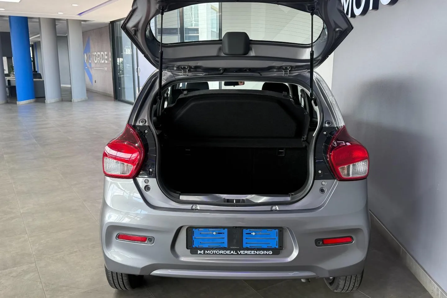 2025 Toyota Vitz 1.0 XR Manual, photo 11 of 28