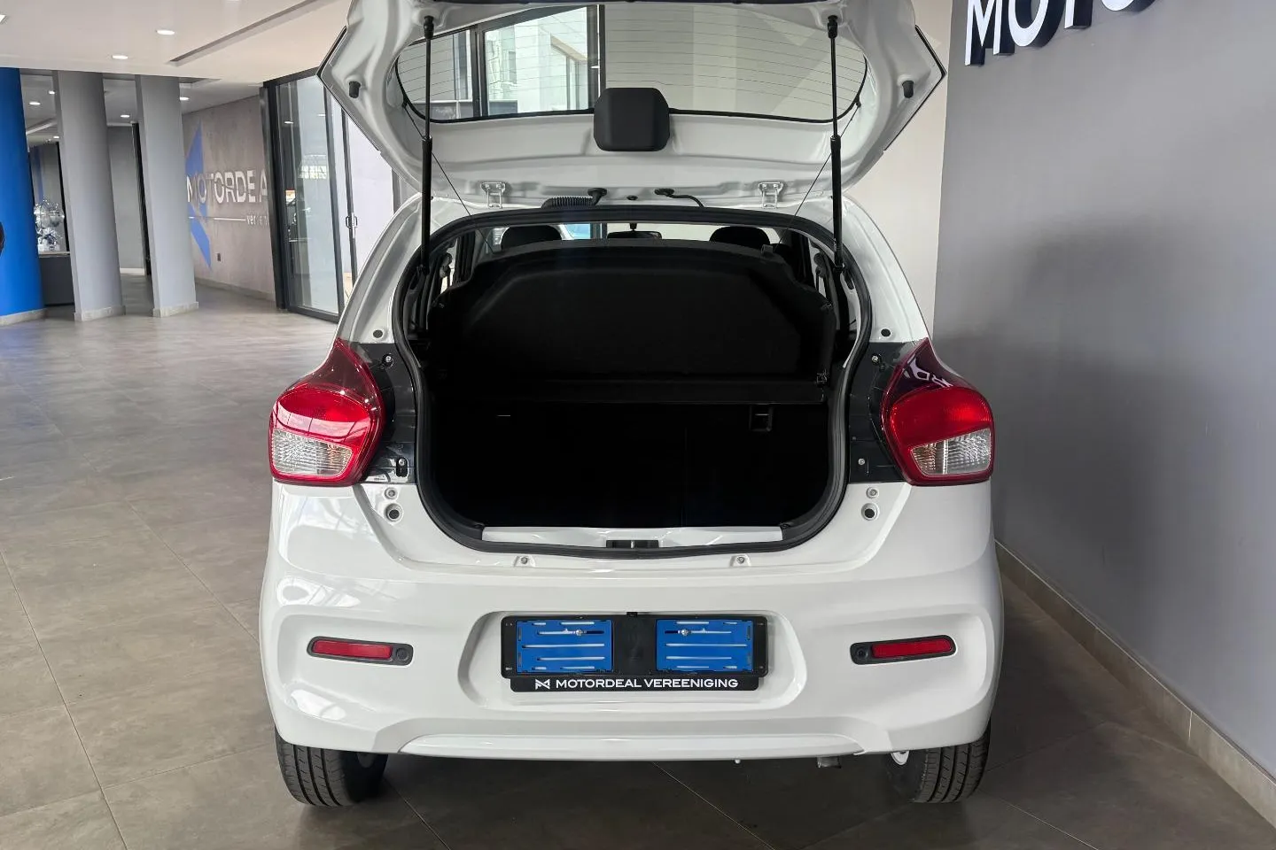 2025 Toyota Vitz 1.0 XR Manual, photo 11 of 25
