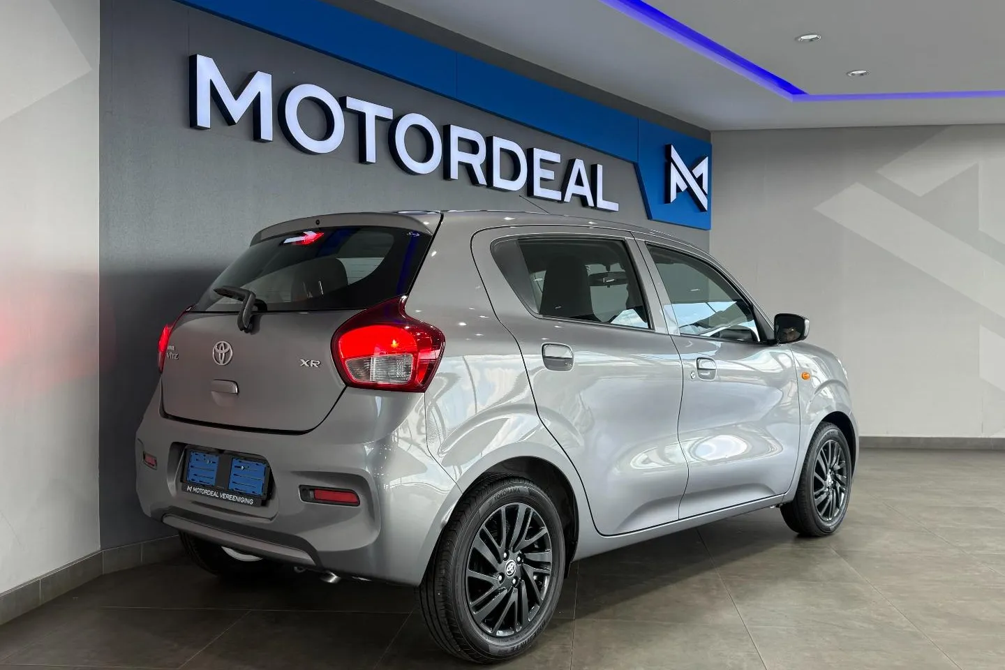 2025 Toyota Vitz 1.0 XR Manual, photo 12 of 28