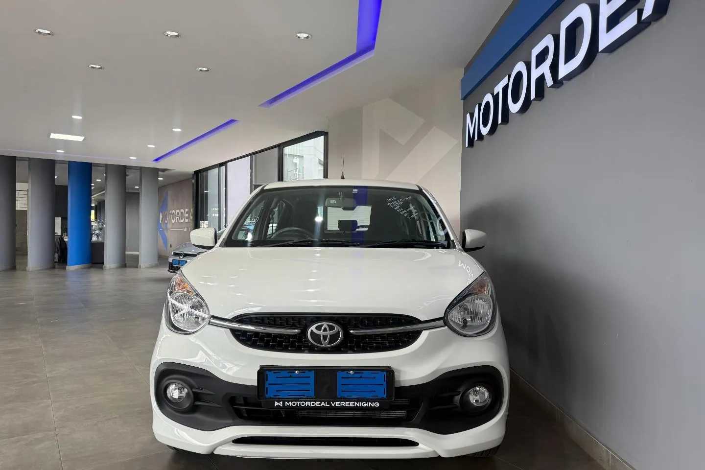 2025 Toyota Vitz 1.0 XR Manual, photo 12 of 25