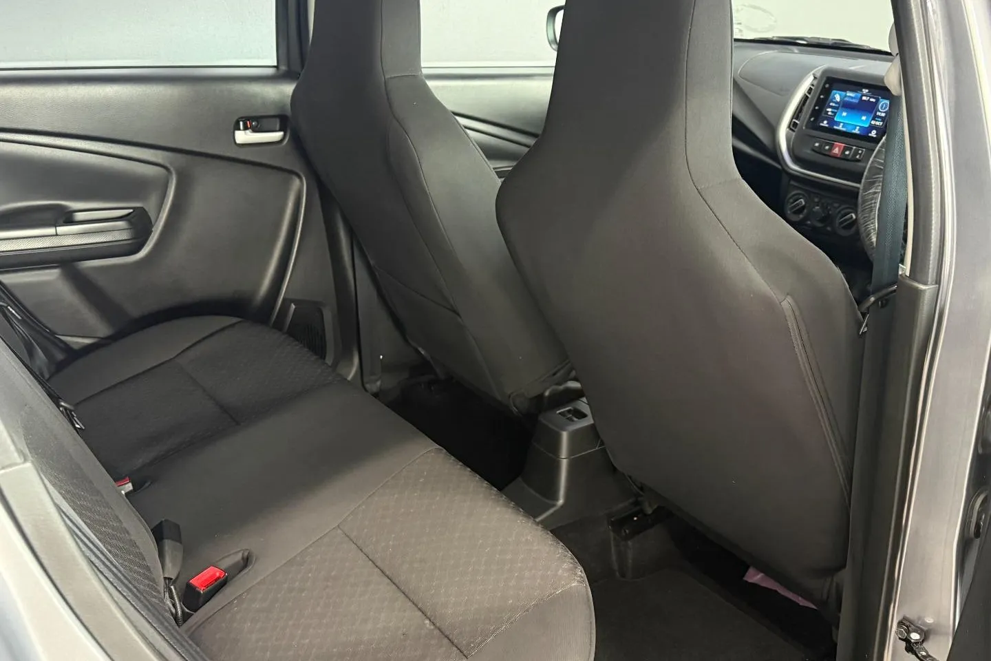 2025 Toyota Vitz 1.0 XR Manual, photo 16 of 28