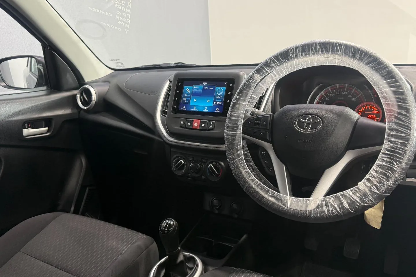 2025 Toyota Vitz 1.0 XR Manual, photo 19 of 25