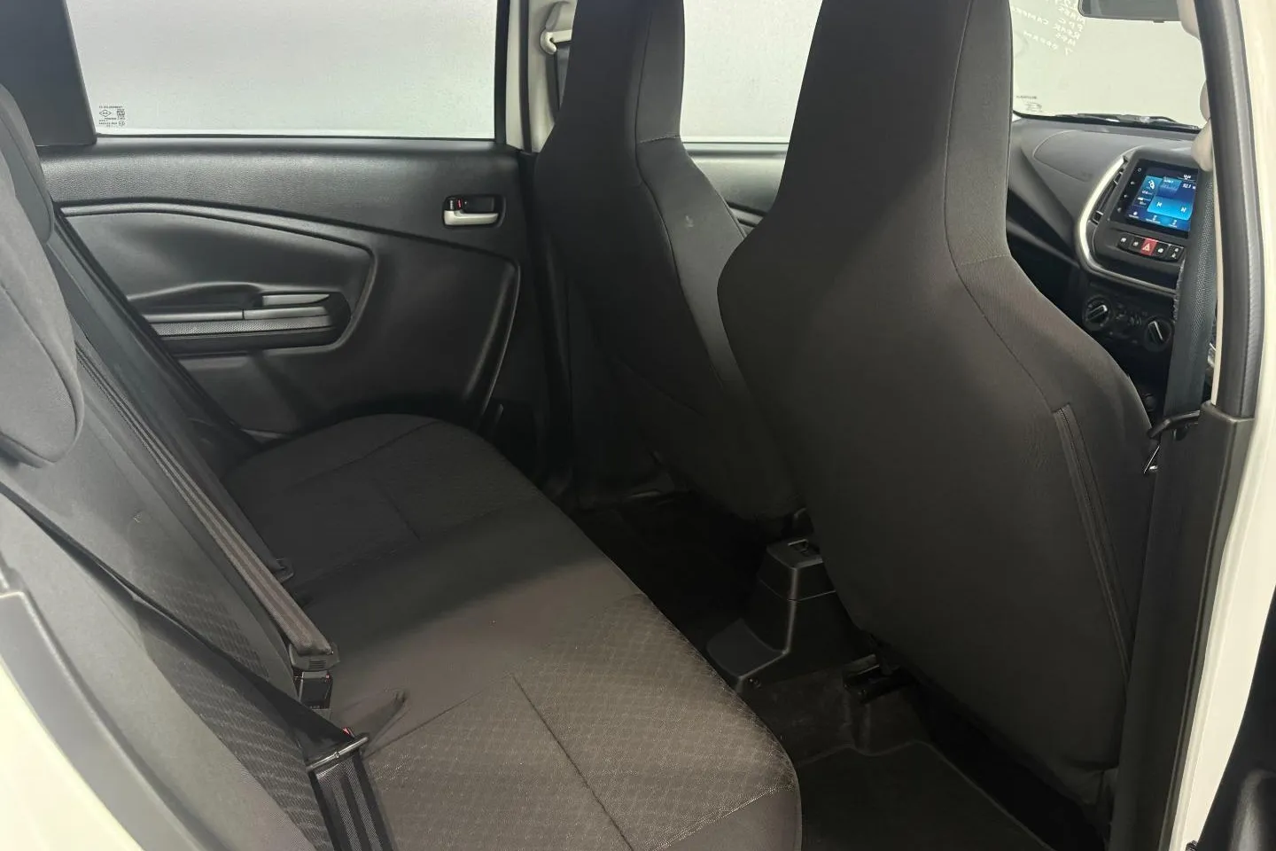 2025 Toyota Vitz 1.0 XR Manual, photo 21 of 25