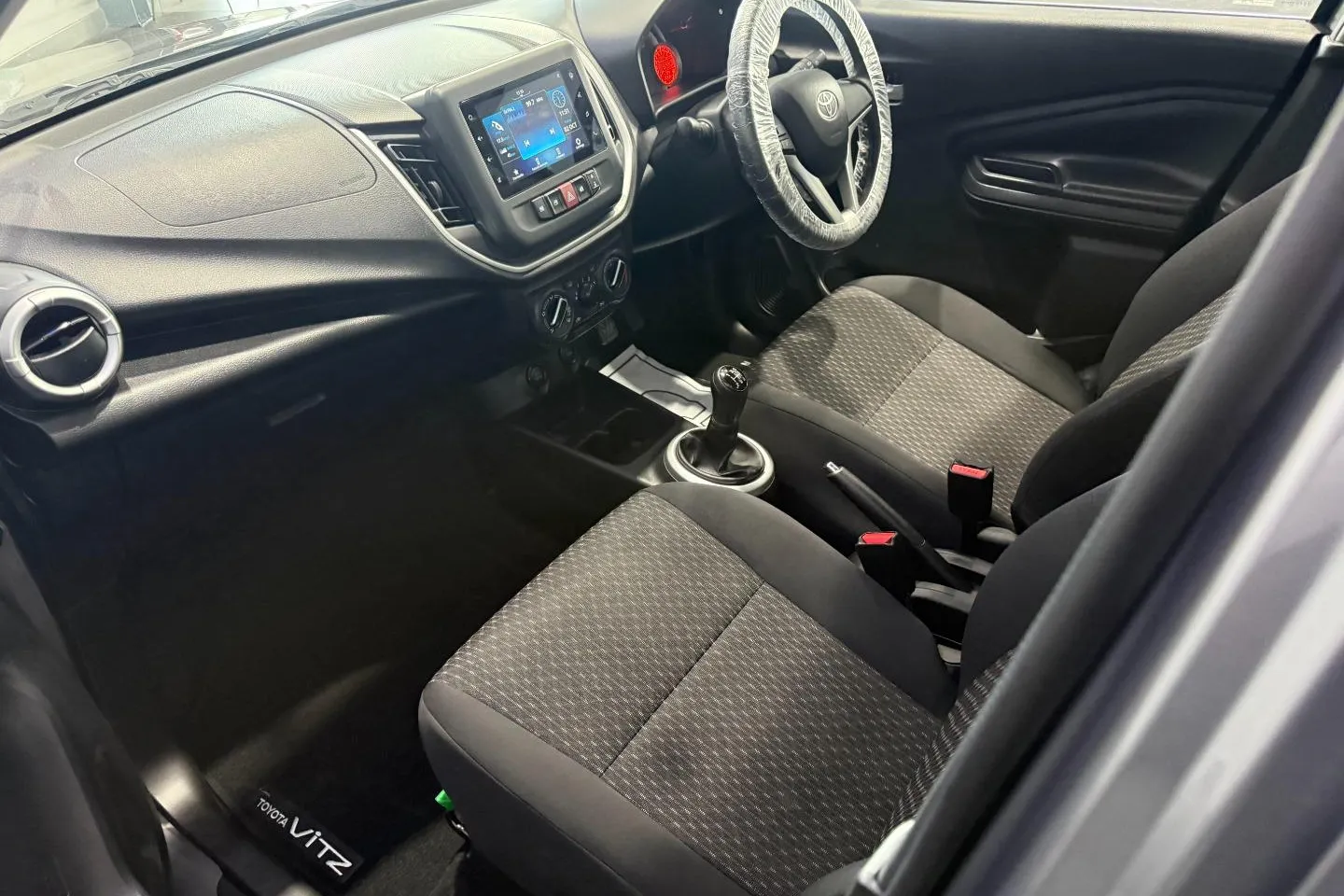 2025 Toyota Vitz 1.0 XR Manual, photo 25 of 28