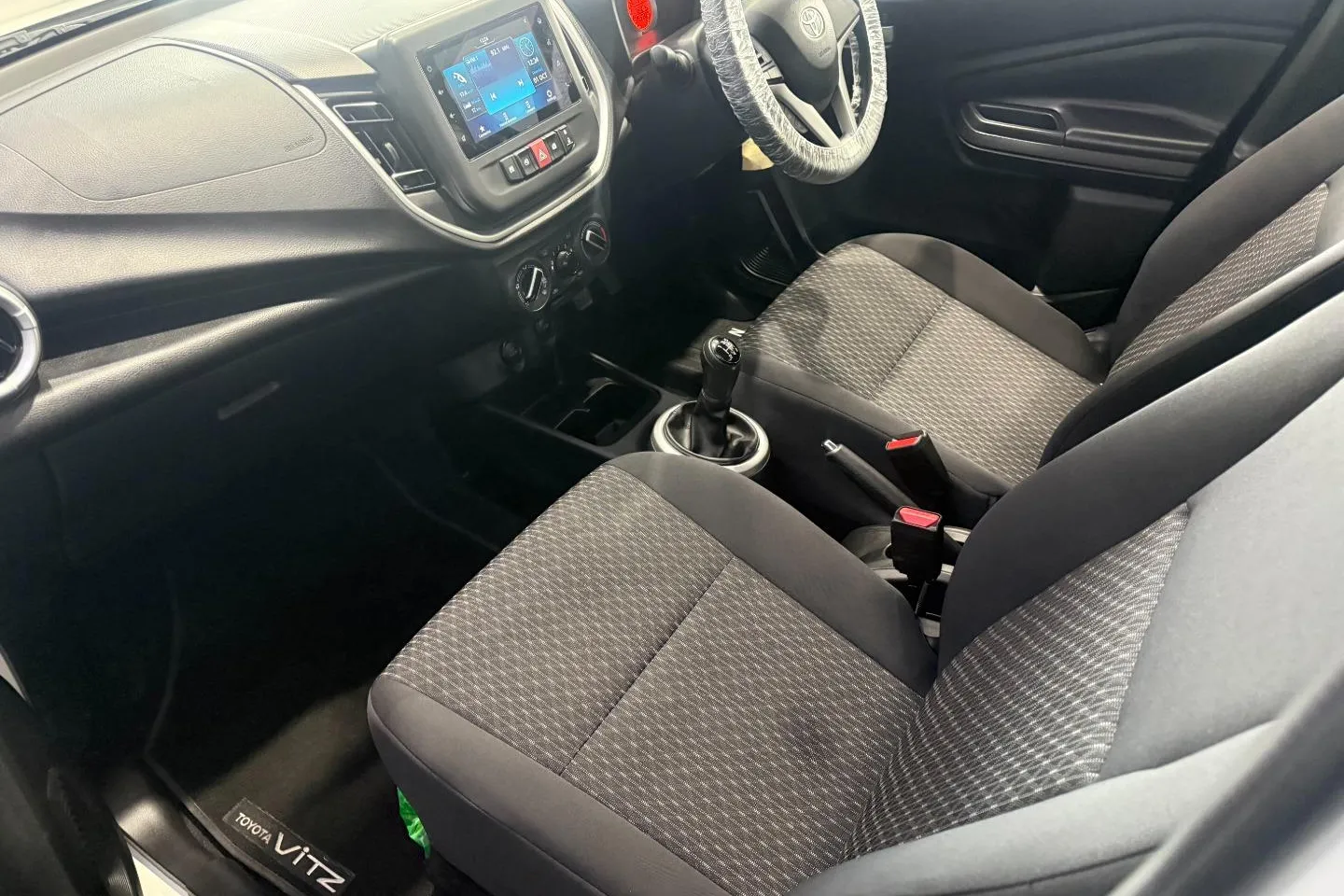 2025 Toyota Vitz 1.0 XR Manual, photo 25 of 25