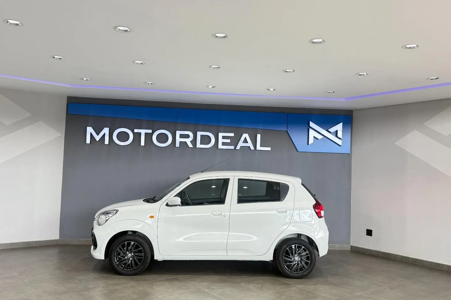 2025 Toyota Vitz 1.0 XR Manual, photo 4 of 25