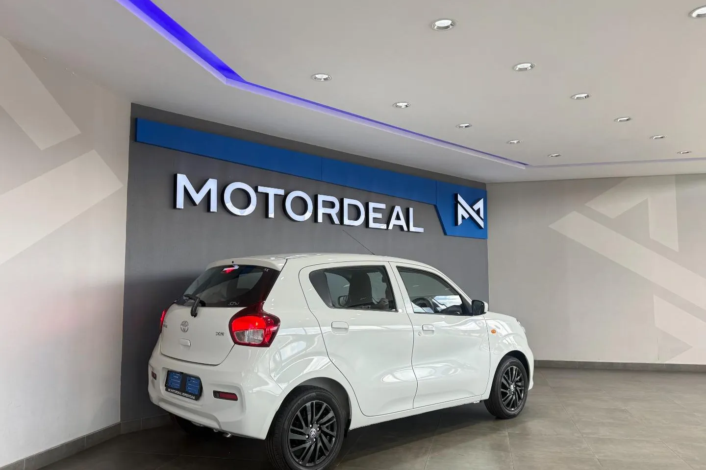 2025 Toyota Vitz 1.0 XR Manual, photo 5 of 25