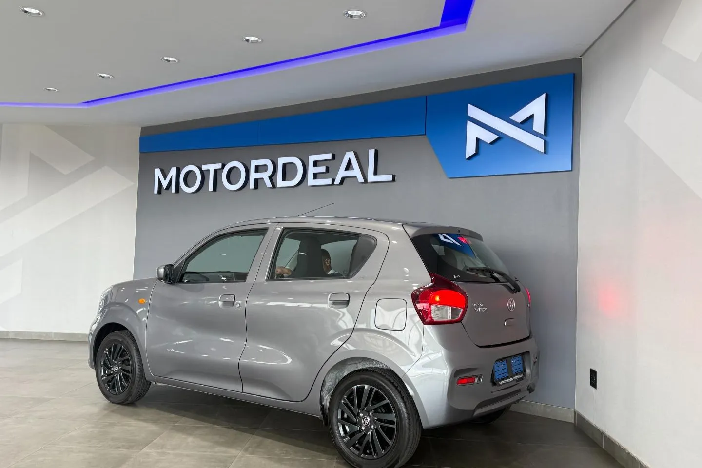 2025 Toyota Vitz 1.0 XR Manual, photo 6 of 28