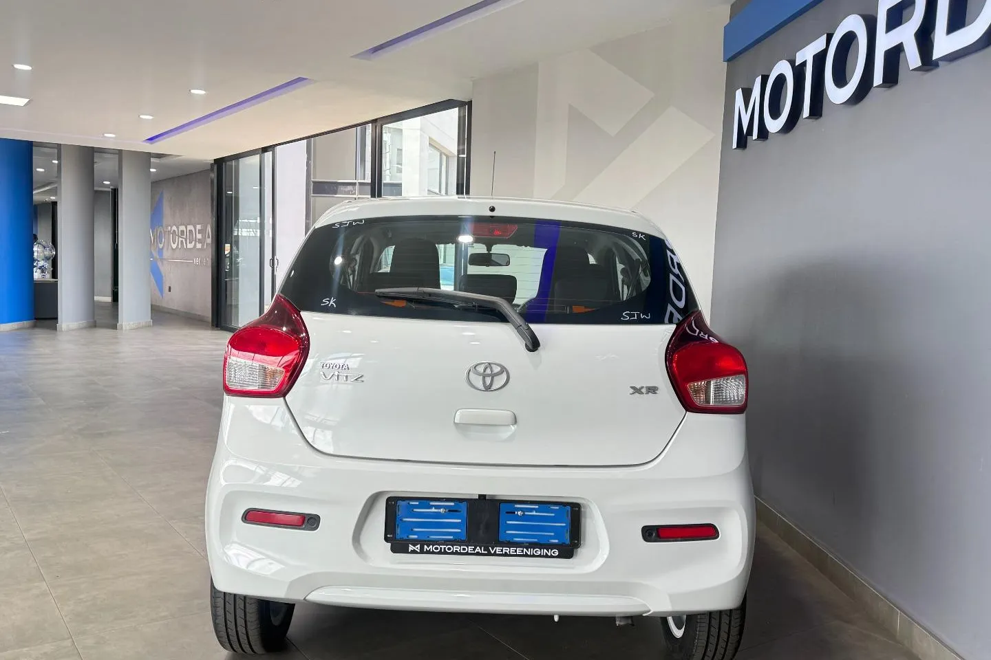 2025 Toyota Vitz 1.0 XR Manual, photo 8 of 25