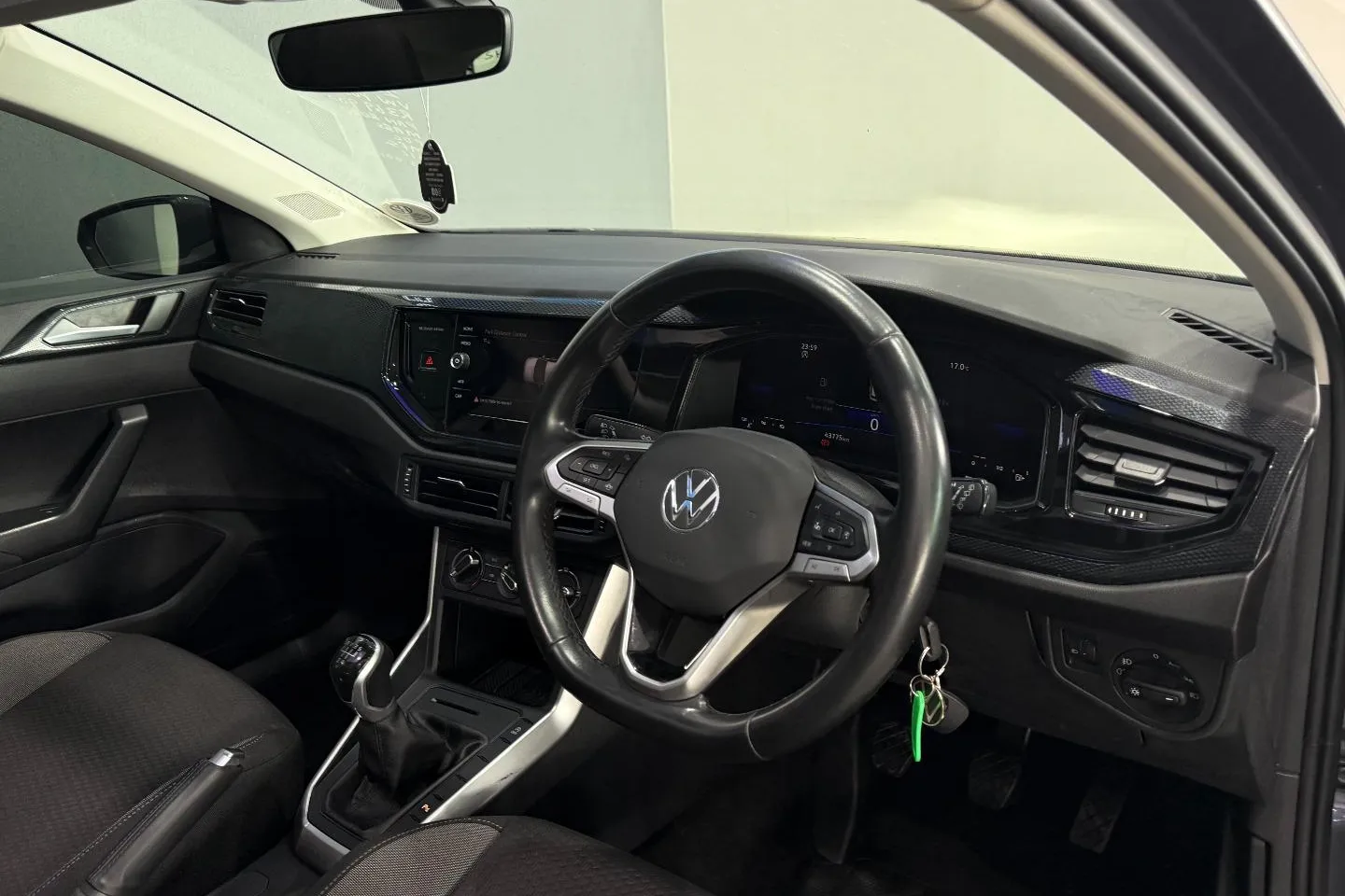 2025 Volkswagen Polo Hatch 1.0TSI Life Manual, photo 16 of 25