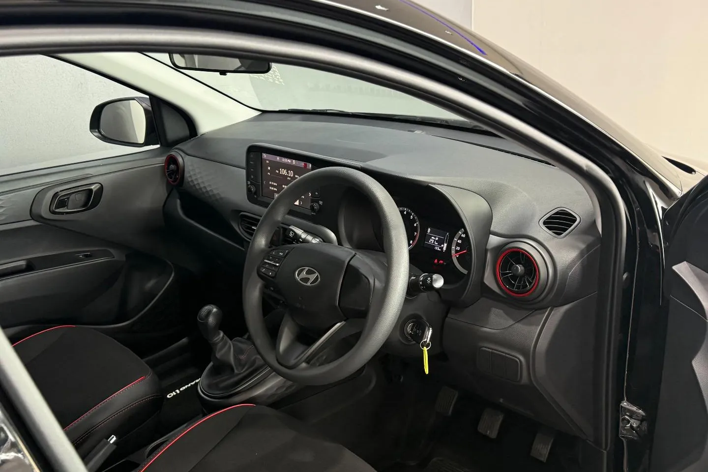 2026 Hyundai Grand i10 1.0 Motion Hatch, photo 12 of 12