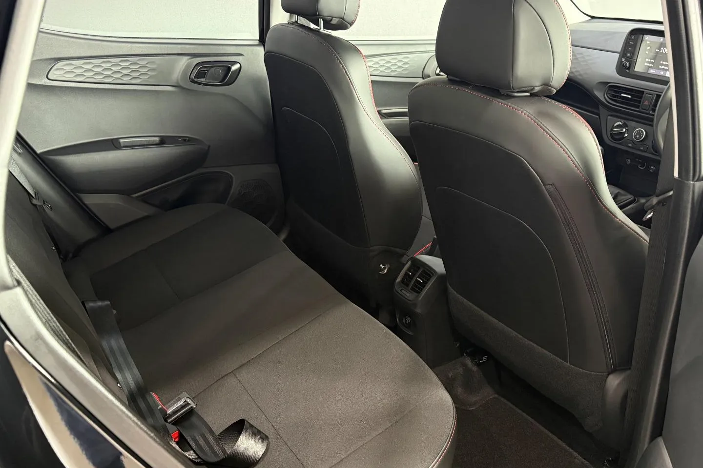 2026 Hyundai Grand i10 1.0 Motion Hatch, photo 16 of 21