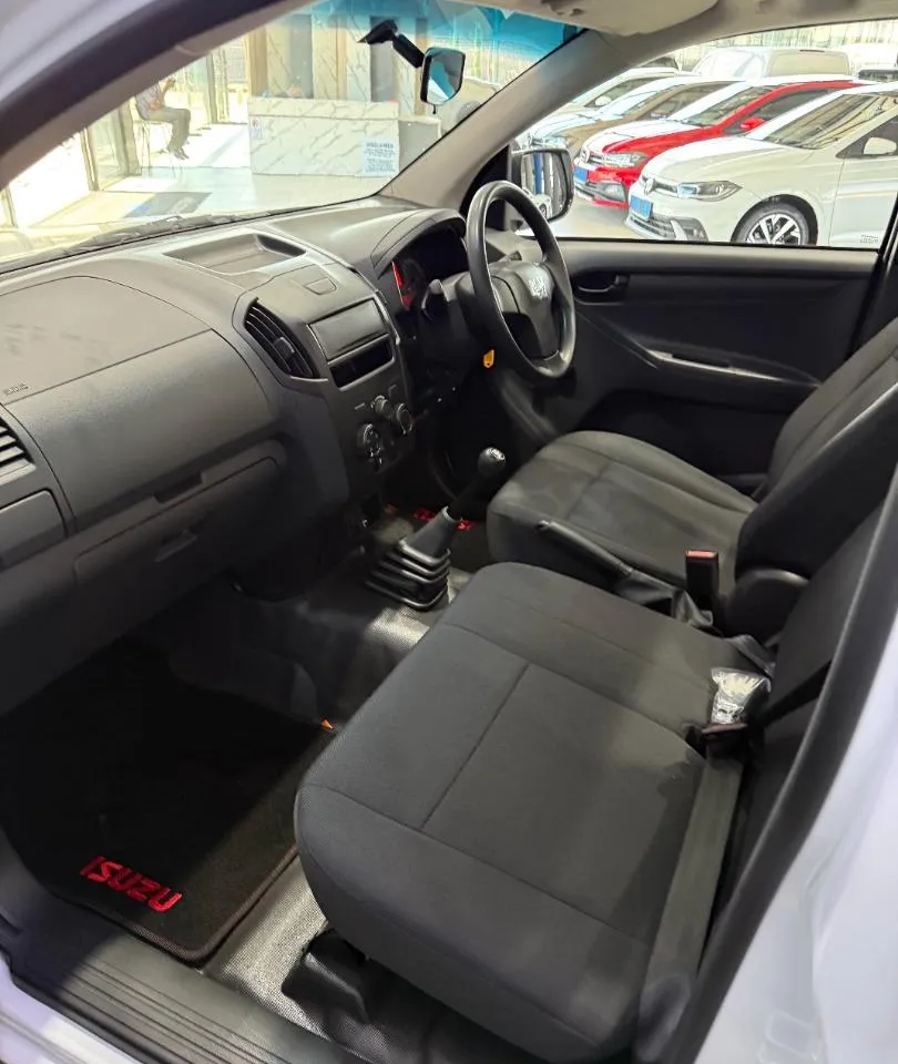 2026 Isuzu D-Max Gen 6 250C Single Cab, photo 15 of 21