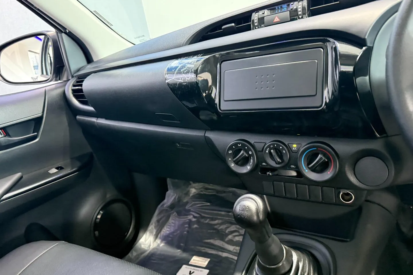 2026 Toyota Hilux 2.4GD Single Cab S (Aircon), photo 12 of 12