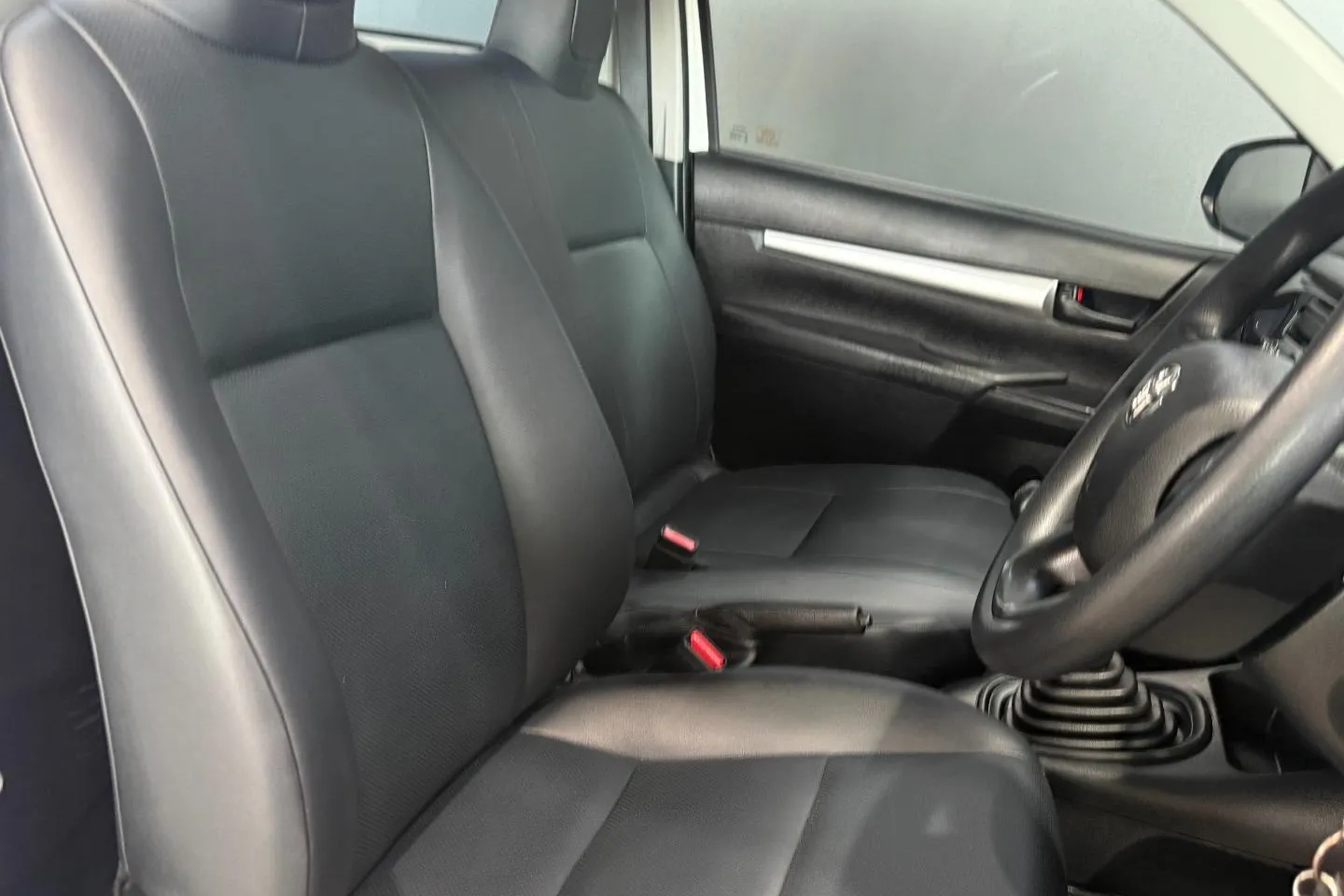 2026 Toyota Hilux 2.4GD Single Cab S (Aircon), photo 13 of 21