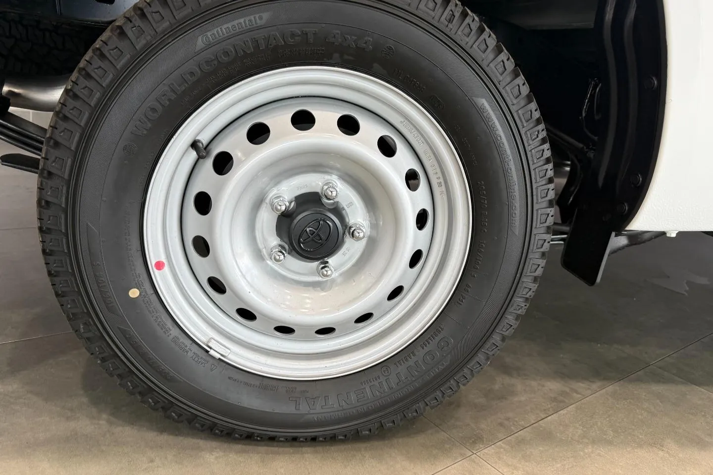 2026 Toyota Hilux 2.4GD Single Cab S (Aircon), photo 14 of 16