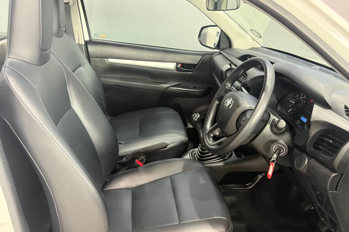 2026 Toyota Hilux 2.4GD Single Cab S (Aircon), photo 17 of 20