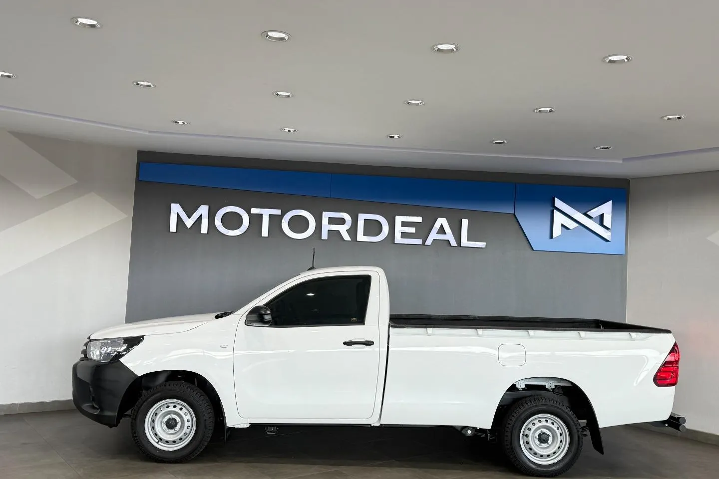 2026 Toyota Hilux 2.4GD Single Cab S (Aircon), photo 9 of 21